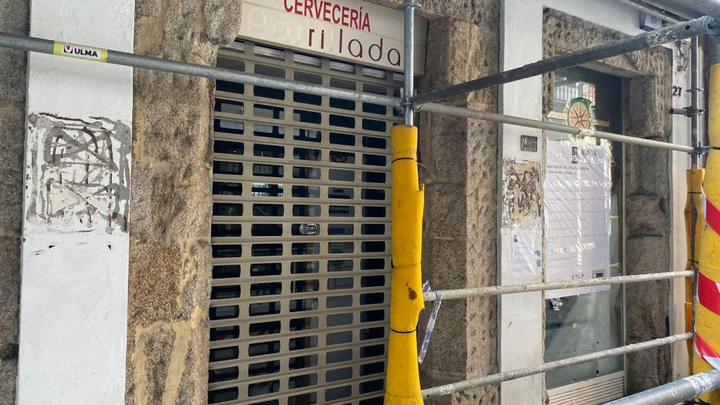 Edificio con murales de Lugrís en la calle Olmos.