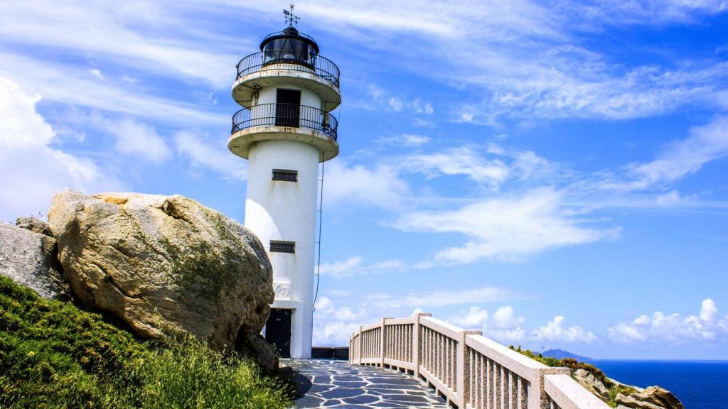 Faro de Punta Roncadoira,  en Xove.