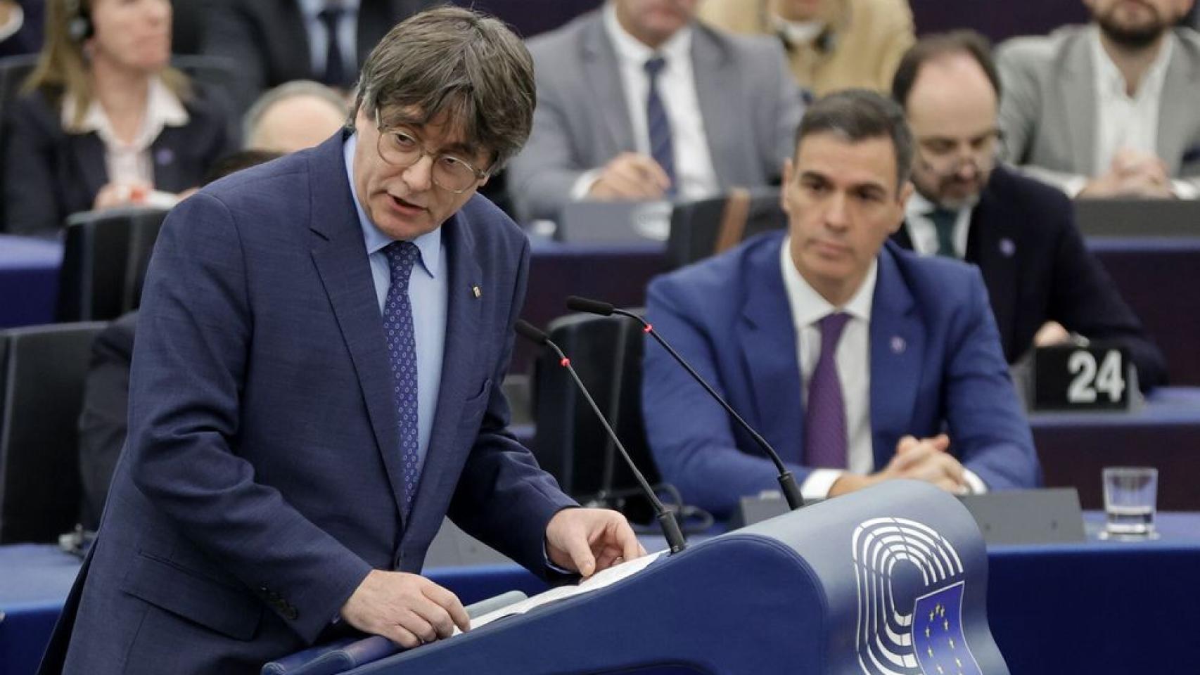 Carles Puigdemont interviene en el Parlamento Europeo ante Pedro Sánchez el pasado 13 de diciembre./