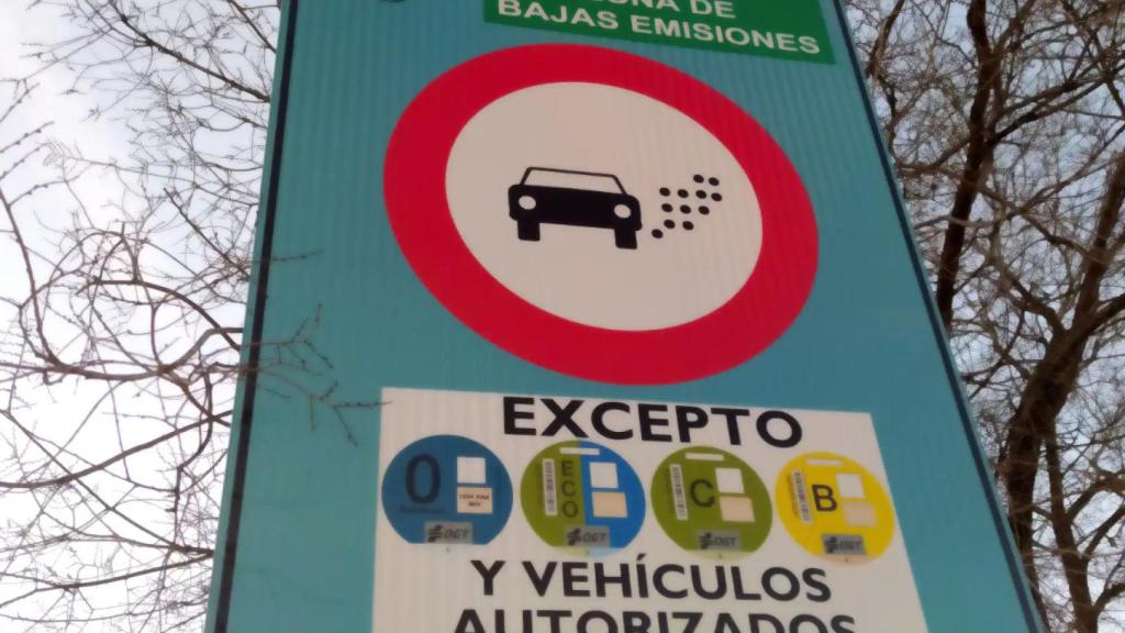 Señal que anuncia la entrada en una Zona de Bajas Emisiones (ZBE).