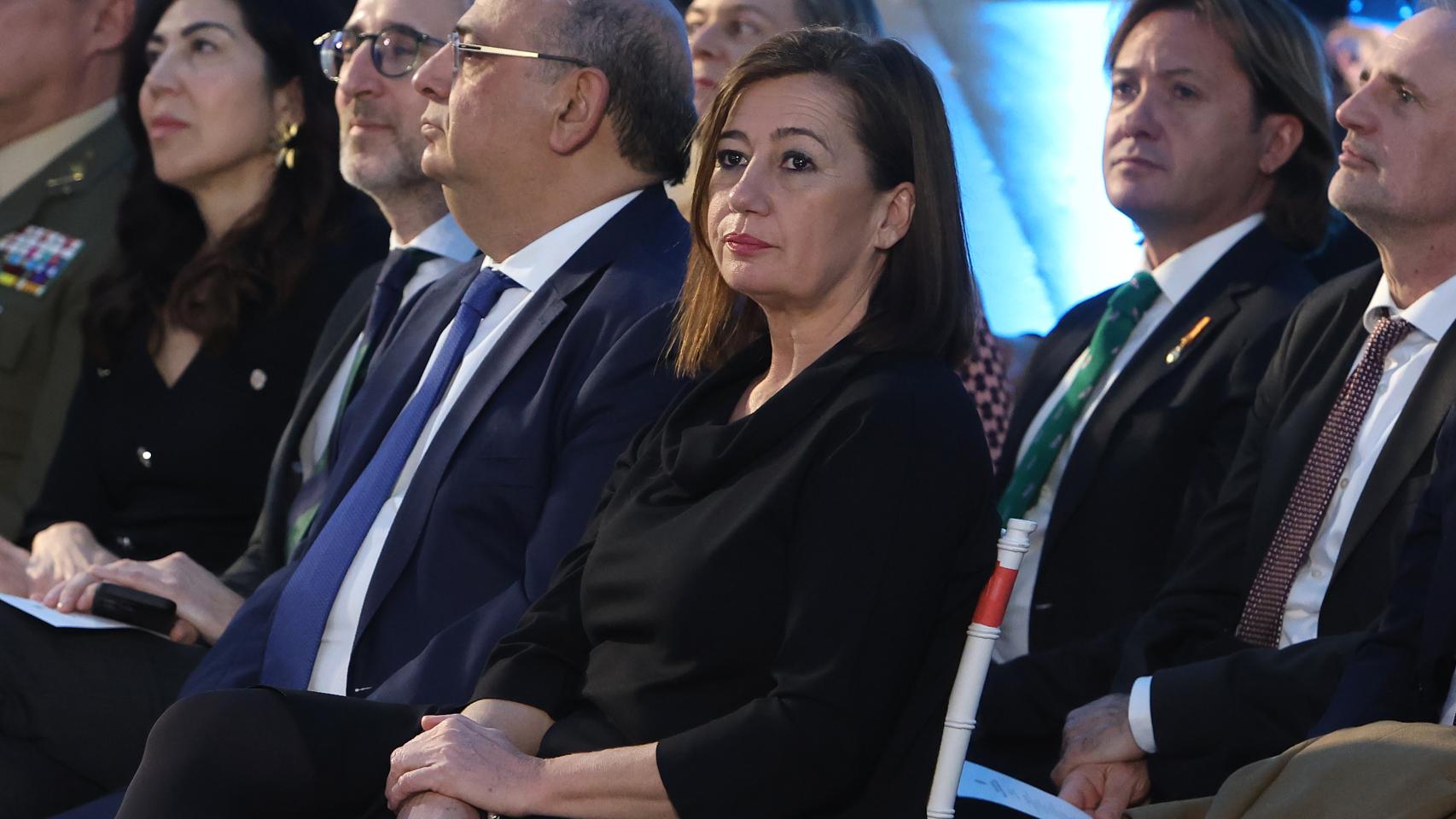 La presidenta del Congreso, Francina Armengol (c), en Palma de Mallorca este miércoles durante la entrega de la Medalla de Oro de Baleares.