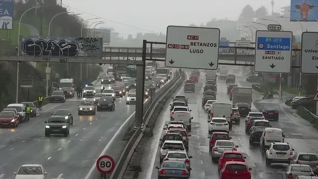 Avenida de Alfonso Molina dirección salida.