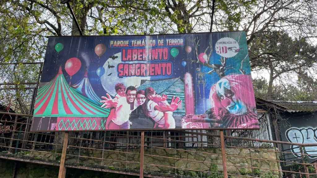 Cartel de Laberinto Sangriento en la Avenida de Europa, 51.