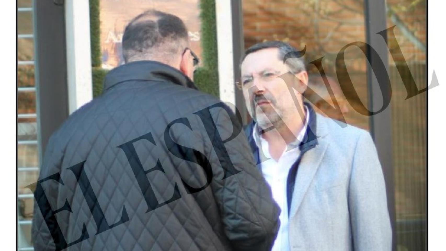 Koldo (de espaldas) reunido con el empresario José Ruz el 28 de noviembre de 2022 en Madrid.