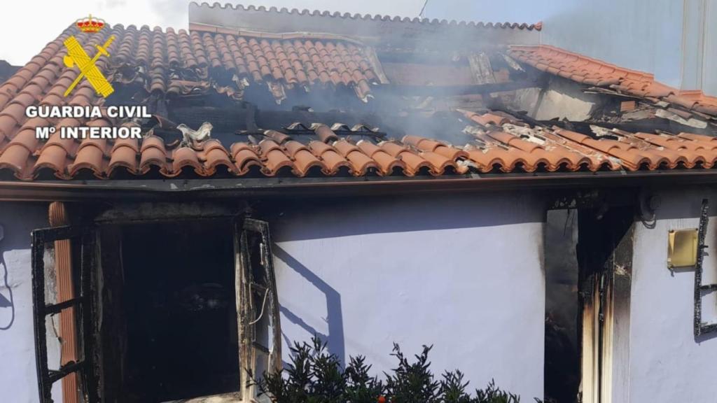 Vivienda incendiada en Malpica.