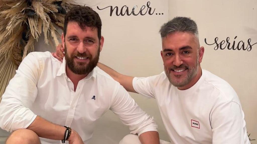 Kiko Hernández y su marido, Fran Antón, en una imagen de sus redes sociales.