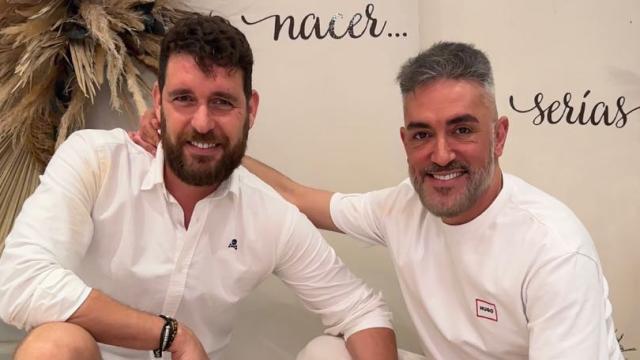 Kiko Hernández y su marido, Fran Antón, en una imagen de sus redes sociales.