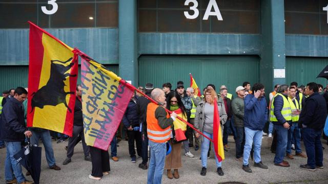 Imagen de archivo de los agricultores cortando la A-4.