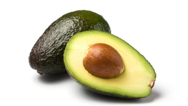 Así debes emplear la semilla del aguacate para combatir la celulitis.