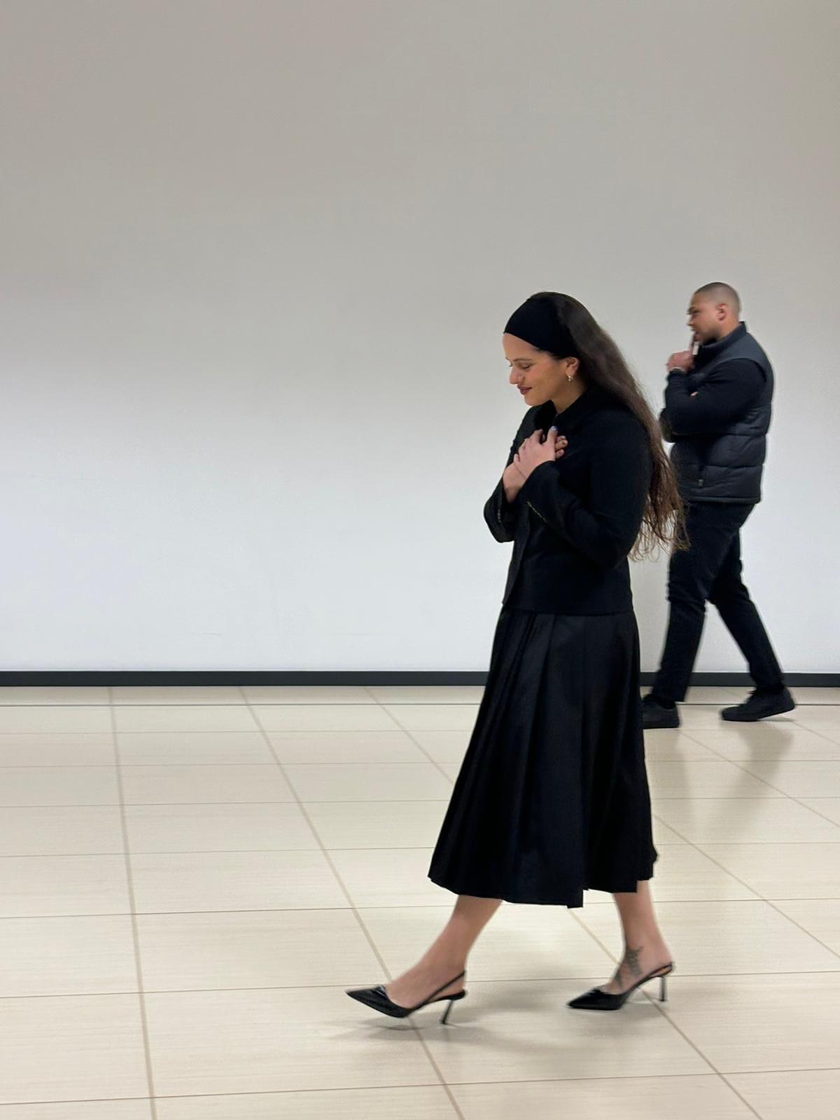 Rosalía durante su visita a la sede de Inditex (Cedida).