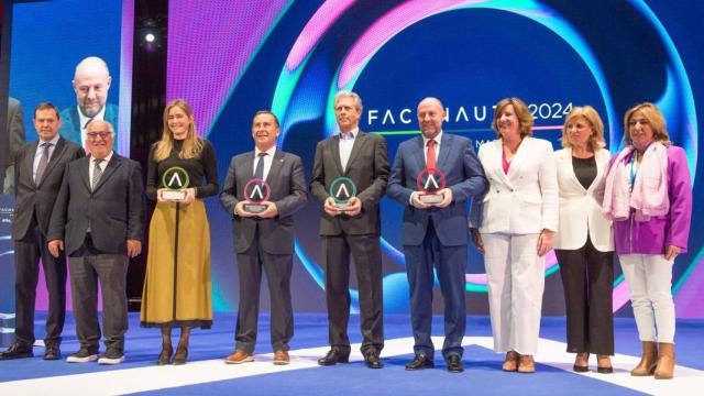 Recepción del premio en el XXXIII Congreso & Expo de Faconauto. Foto: JCCM.