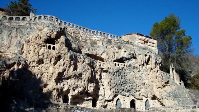 Imagen desde abajo de 'Cívica' (Guadalajara).