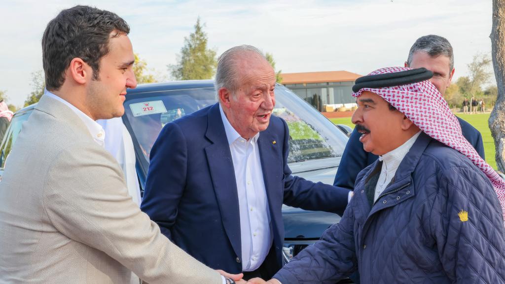 El emérito Juan Carlos y Froilán con el rey de Bahréin.