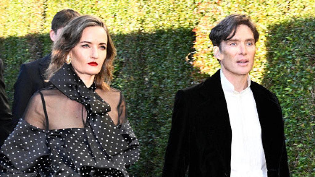 Cillian Murphy y Yvonne McGuinness, en los Globos de Oro 2024.