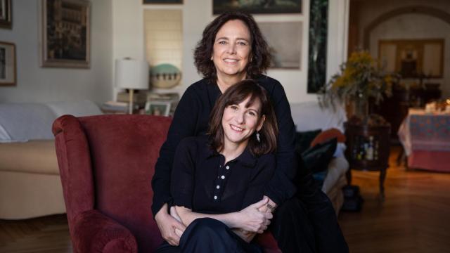 Detrás de cada gran mujer… hay otra