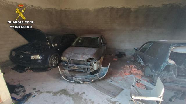 Los tres coches hallados en una finca de Almorox.