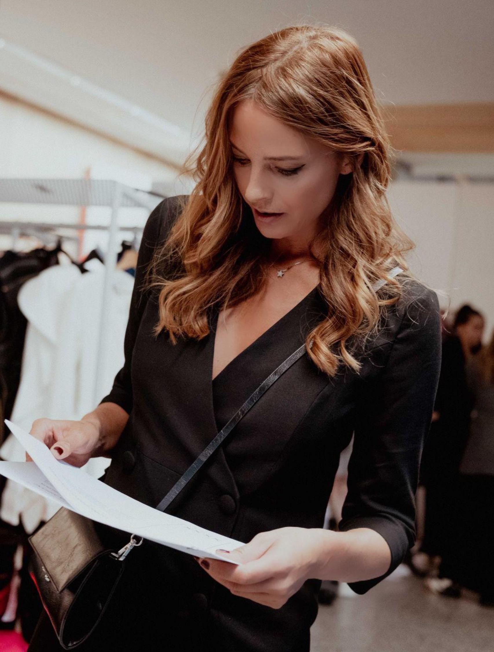 La empresaria Estefanía Luyk trabajando