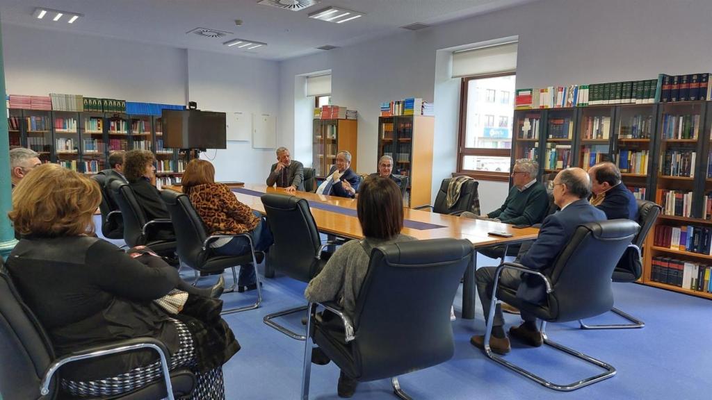 Encuentro del presidente del TSXG, José María Gómez y Díaz-Castroverde, con los magistrados de A Coruña