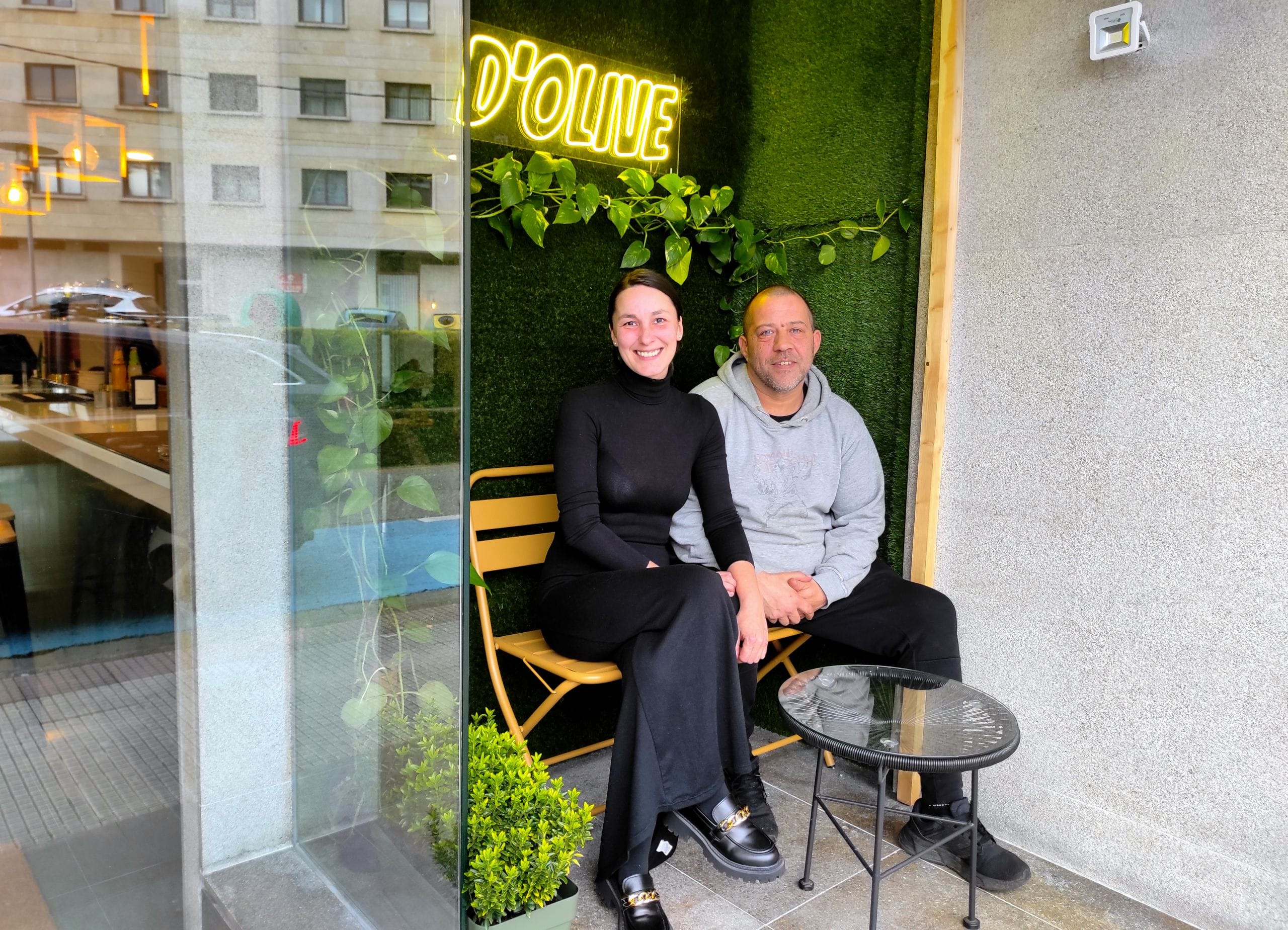 Amanda Oliveira y Fernando Lorenzo, propietarios del gastrobar. Foto: Treintayseis