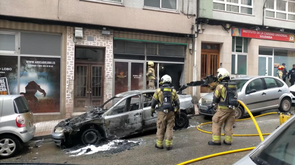 Foto del vehículo que ha comenzado a arder