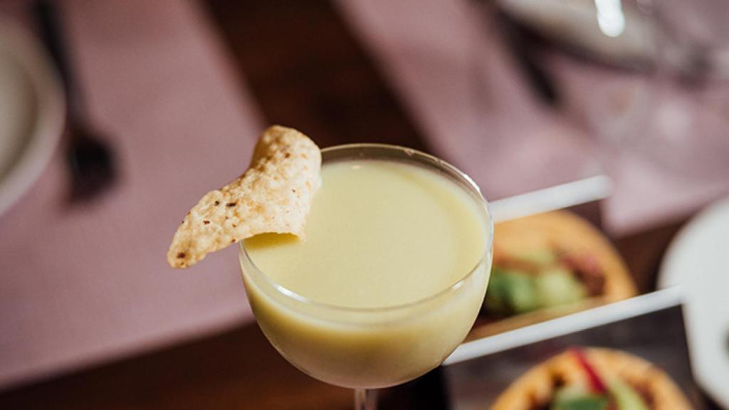 Taco de carrillera, mole y cebolla encurtida, maridaje Avocado al Éxito