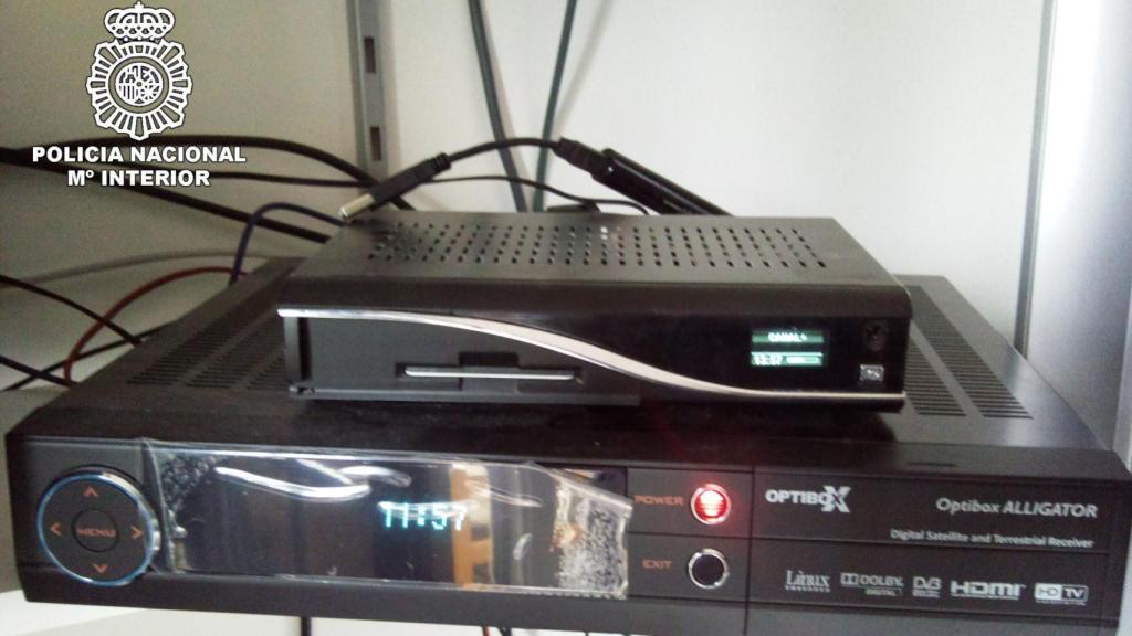 Dispositivo para 'cardsharing' requisado por la Policía Nacional