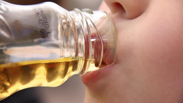 Beber aceite de oliva no es un remedio, pero consumirlo en una dieta sana, sí.