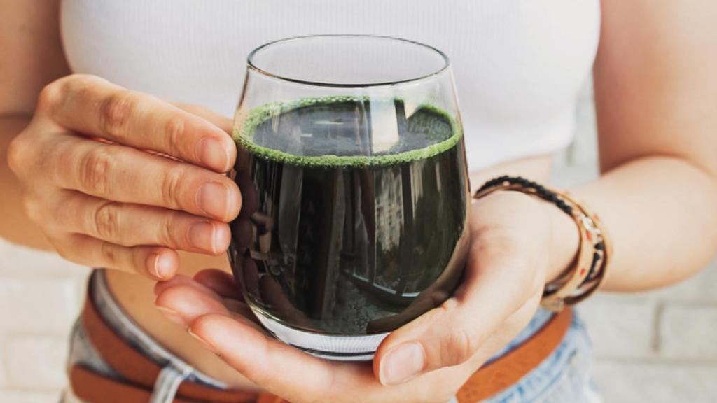 La espirulina es el superalimento que ayuda a adelgazar.