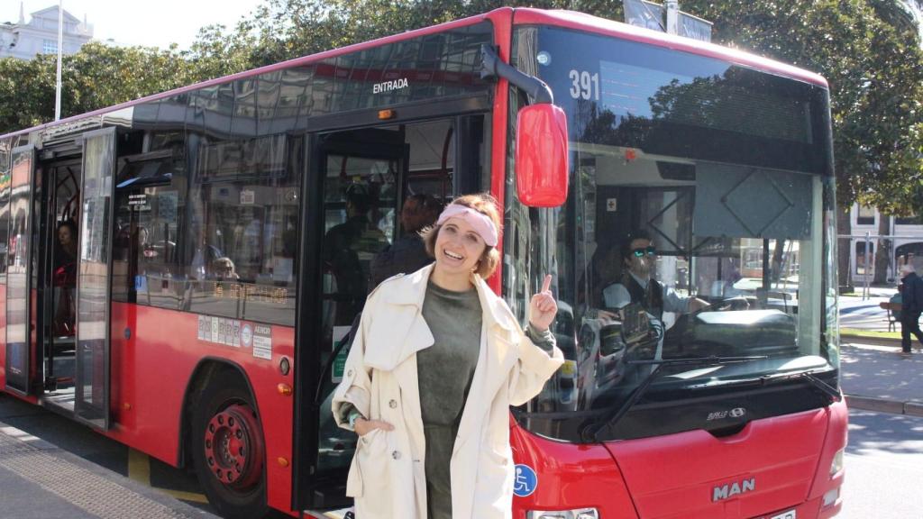 Genma Pardo es la voz de los buses urbanos de A Coruña.