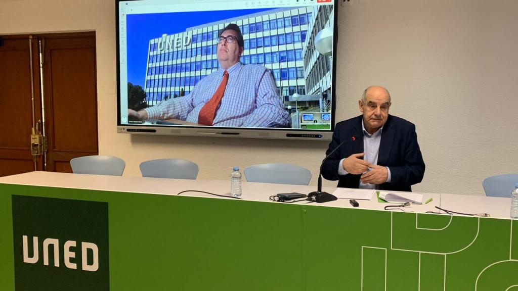 Presentación en UNED Zamora del curso titulado 'Inteligencia Artificial para el día a día'