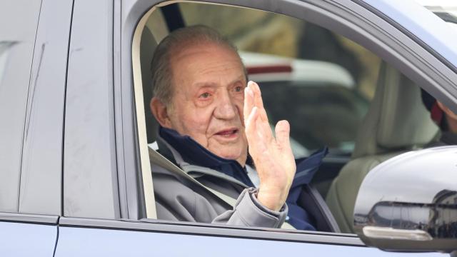 El rey emérito Juan Carlos I al término de la jornada de regatas, este domingo, 17 de marzo.