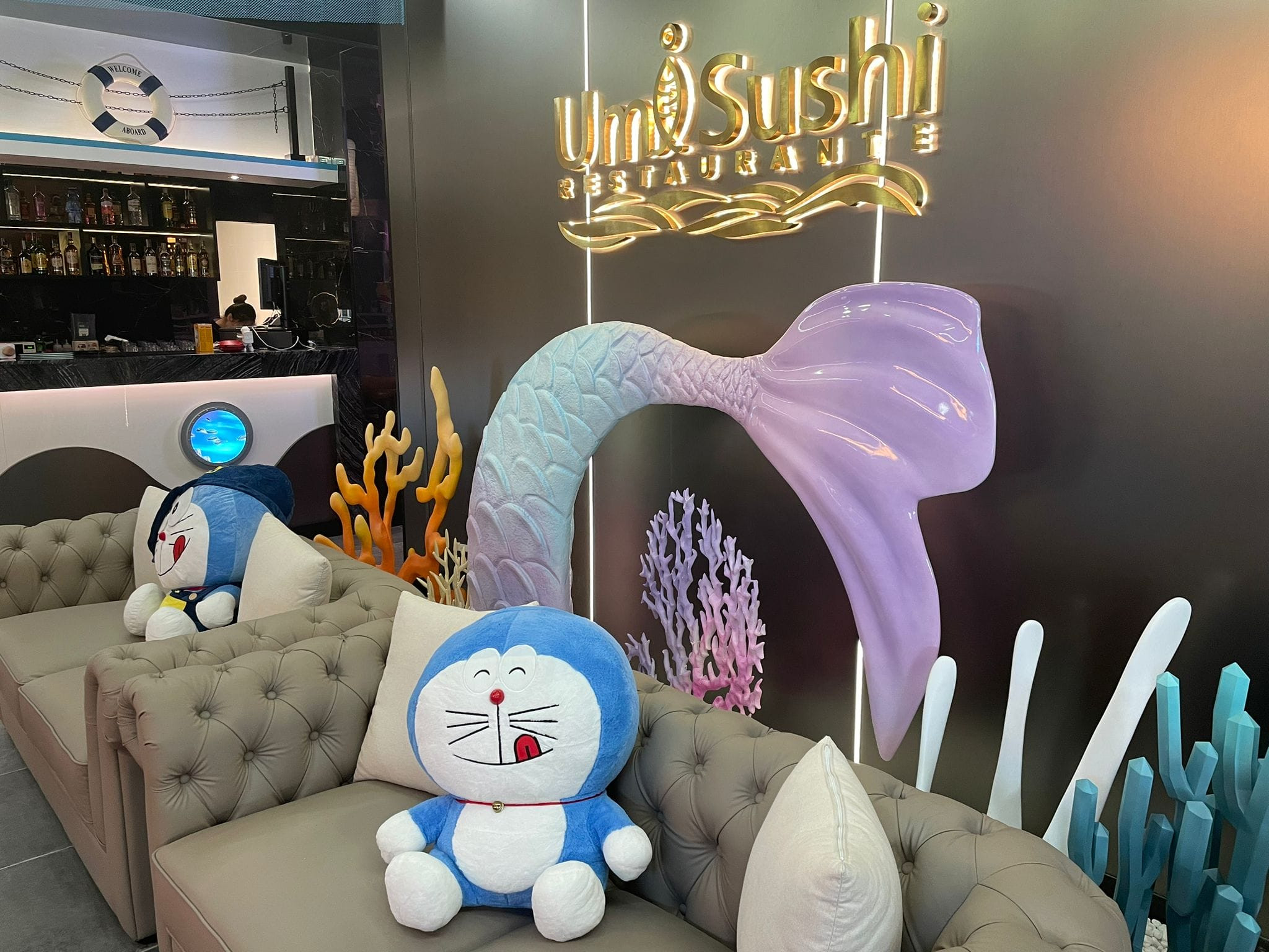 Decoración de Umi Sushi, en el centro comercial A Laxe. Foto: Treintayseis