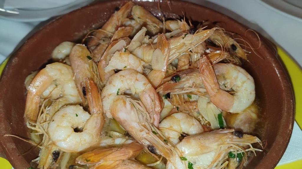 Las 'gambas pequeñas con ajo' del restaurante.