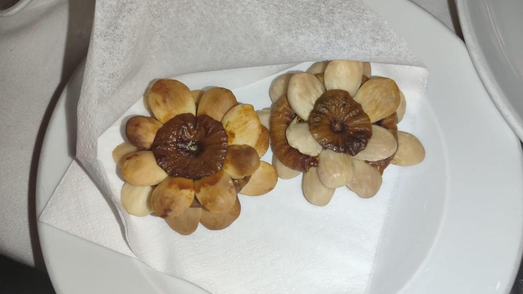 Estrellas de higo y almendra, un postre típico del Algarve.