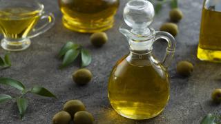 El truco para reconocer un buen aceite de oliva virgen extra que pocos saben en España: "La variedad de aceituna es clave"