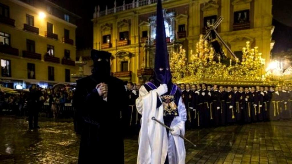 Un indultado durante un procesión de Semana Santa en una imagen de archivo.