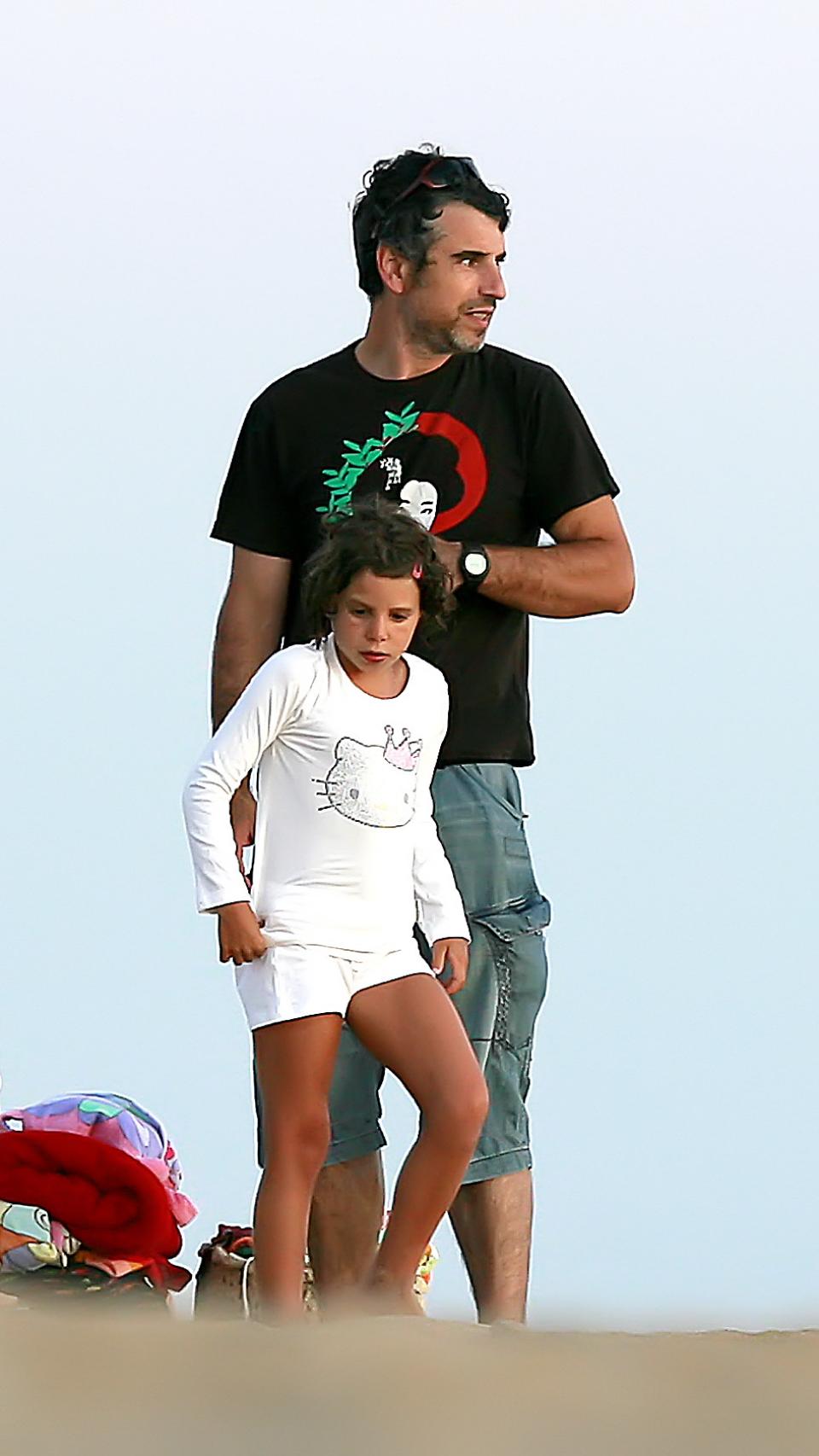 Antonio Vigo y Carla Vigo, en unas vacaciones en Cádiz, en 2009.