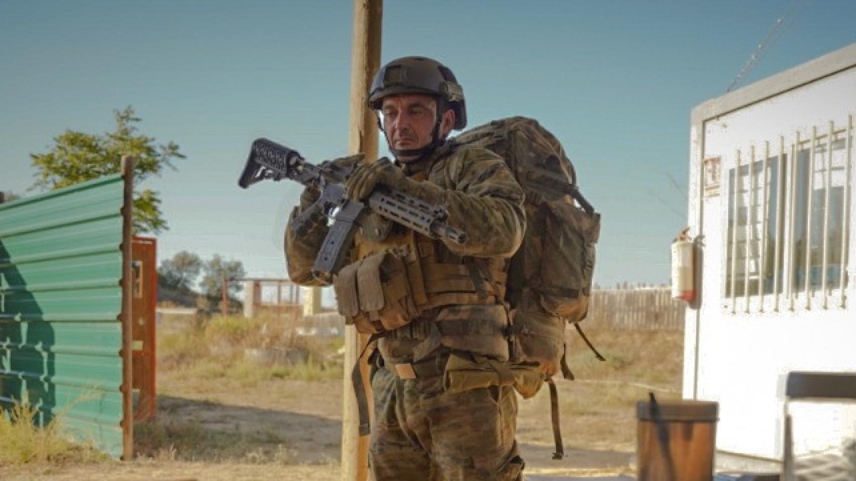 Miguel Ortiz, alias 'el Abuelo', durante el curso de entrenamiento para el combate en Ucrania en Binéfar (Huesca), el pasado septiembre.