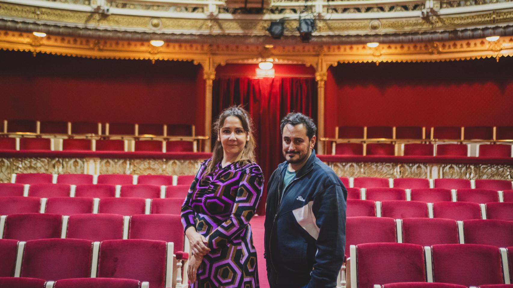 Carolina África y Gabriel Olivares, en el patio de butacas del Teatro María Guerrero. Foto: Sara Fernández