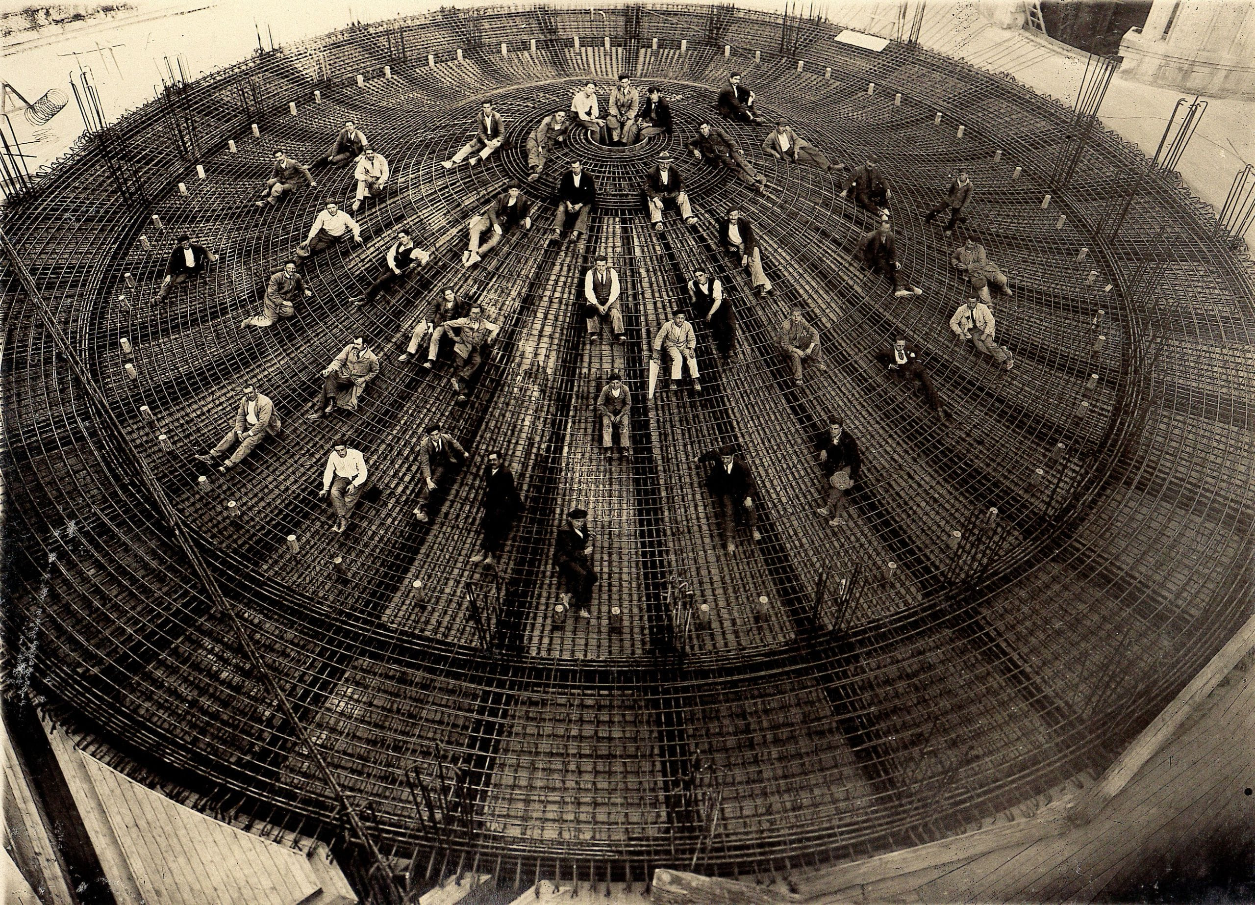 Imágenes de la reconstrucción del Teatro García Barbón entre 1982 y 1984. Fotos: Afundación