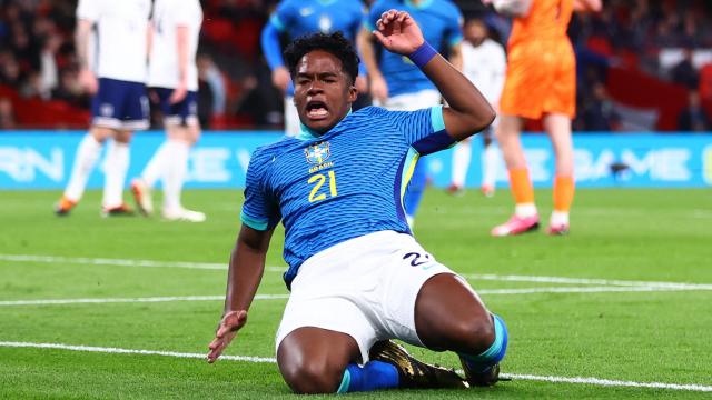 Endrick celebra su gol frente a Inglaterra.