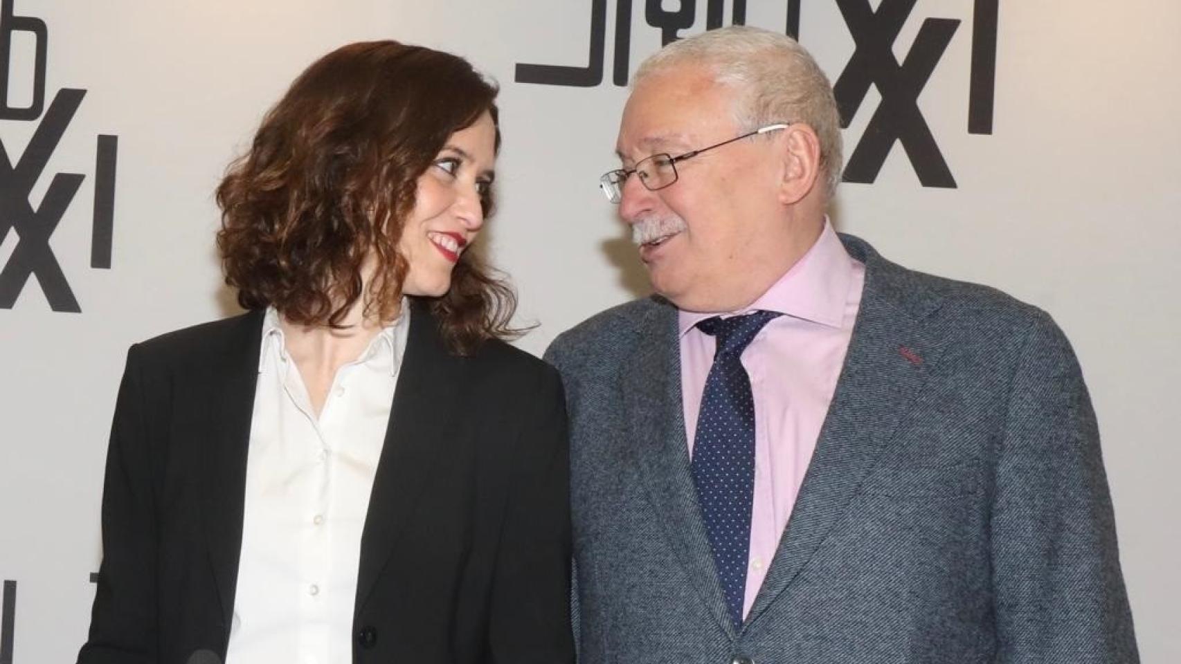 La portavoz del PP de Madrid, Isabel Díaz Ayuso, participa en un desayuno con el socialista Joaquín Leguina en febrero de 2019.