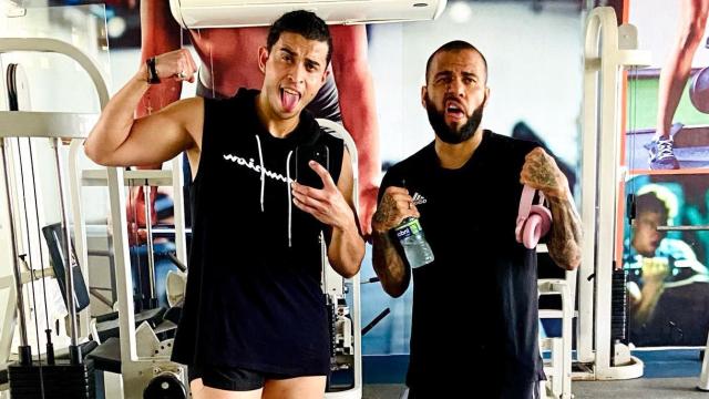 Bruno Brasil, junto a Dani Alves en el gimnasio