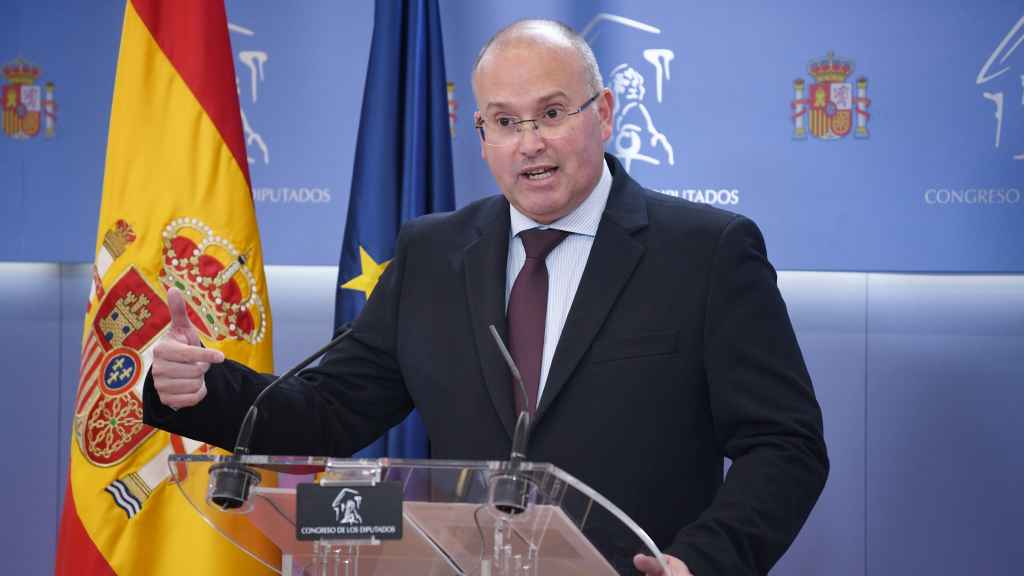 El portavoz del PP en el Congreso, Miguel Tellado, durante una rueda de prensa este martes.