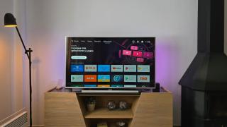 Televisor inteligente en un salón