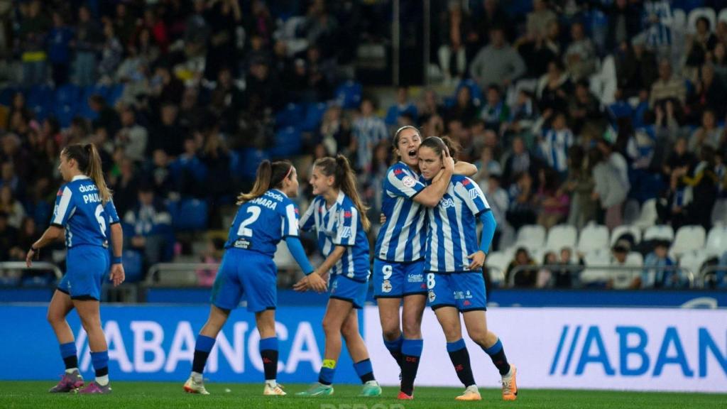 Las jugadoras del Deportivo Abanca en Riazor.