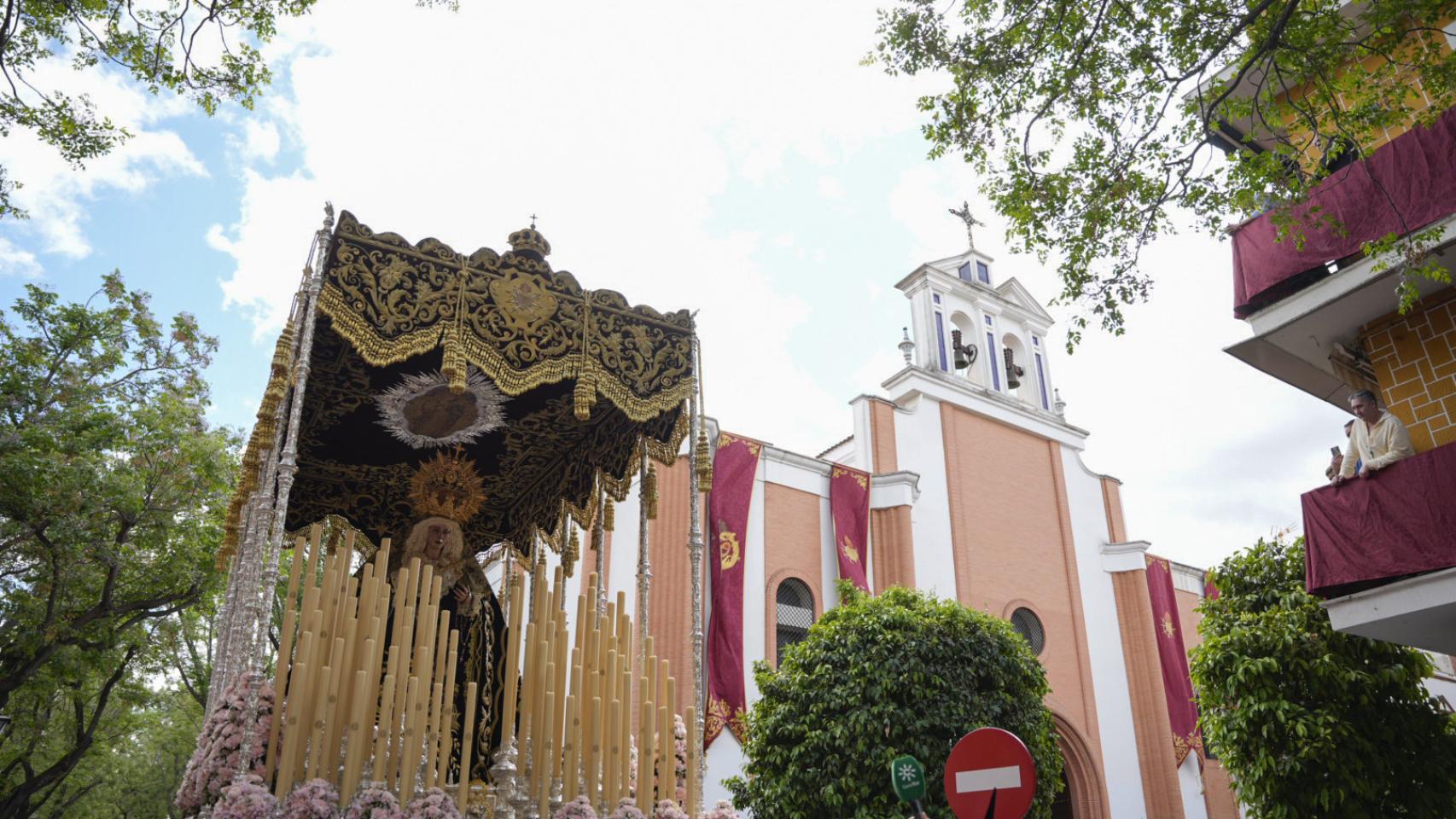 EuropaPress_5850984_salida_virgen_senora_dolores_hermandad_cerro_26_marzo_2024_sevilla
