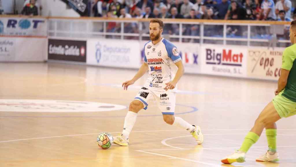 Pola con la camiseta del Noia FS durante un partido de esta temporada.