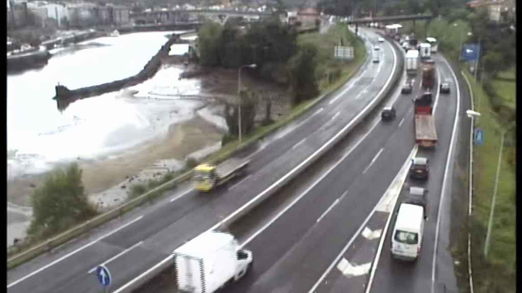 Retenciones en la AP-9 esta mañana a la altura de Salcedo (Pontevedra).