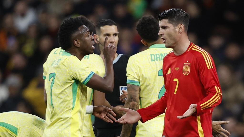 Vinicius y Morata, durante el España - Brasil en el Santiago Bernabéu